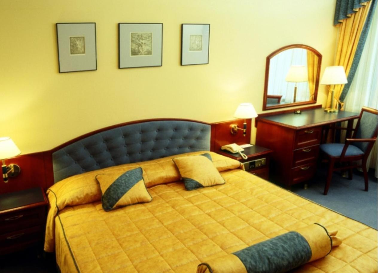 Hotel Kongresowy キェルツェ エクステリア 写真