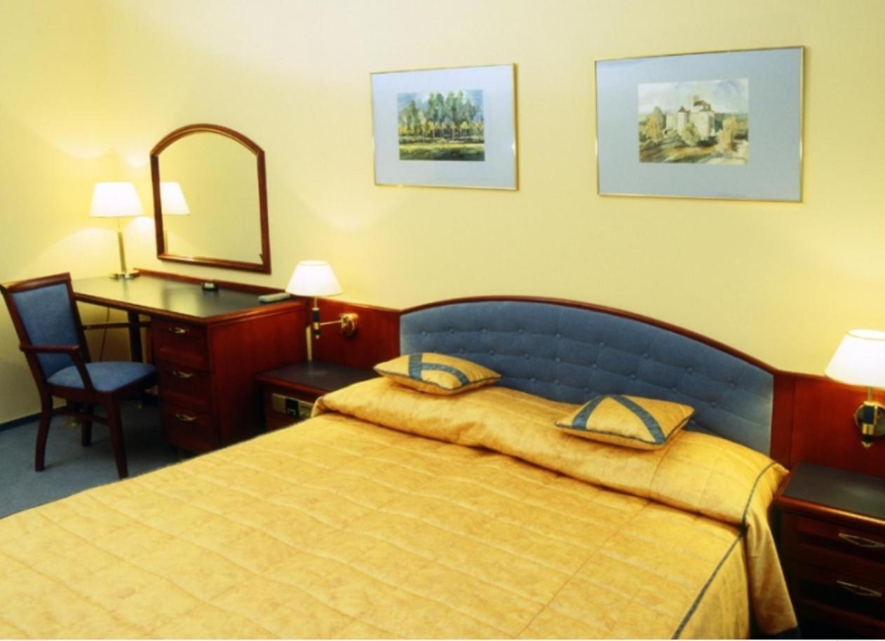 Hotel Kongresowy キェルツェ エクステリア 写真