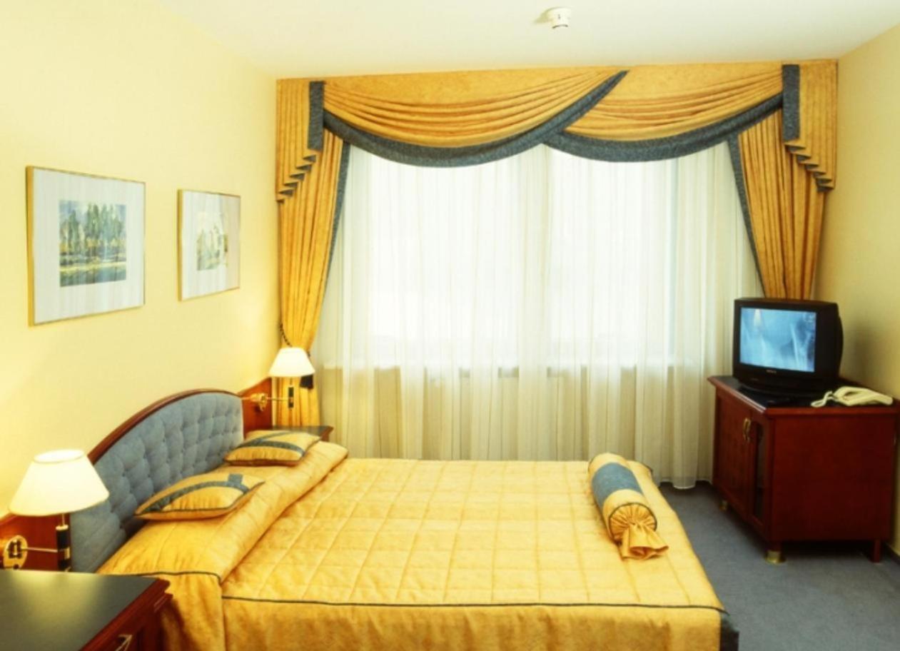 Hotel Kongresowy キェルツェ エクステリア 写真