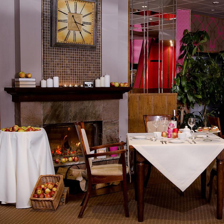 Hotel Kongresowy キェルツェ エクステリア 写真